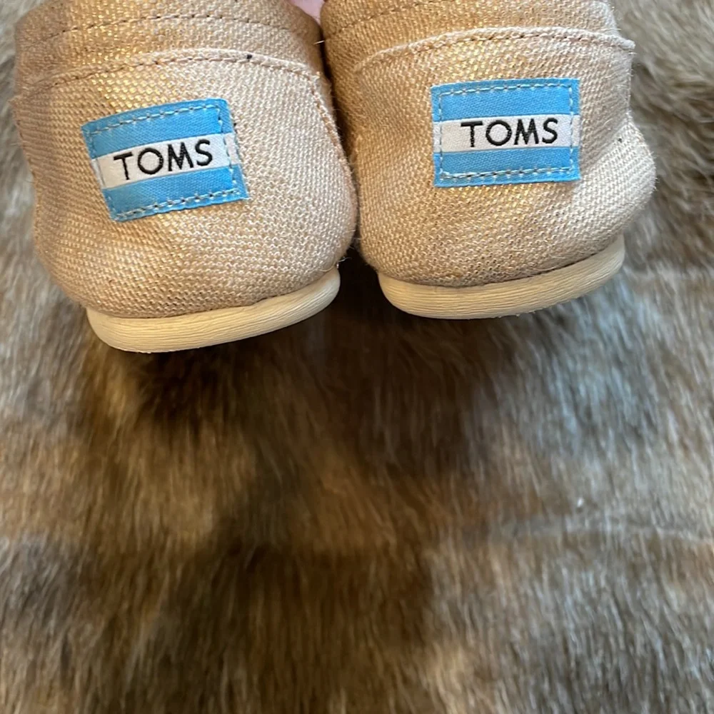 TOMS like new - Picture 4 of 6